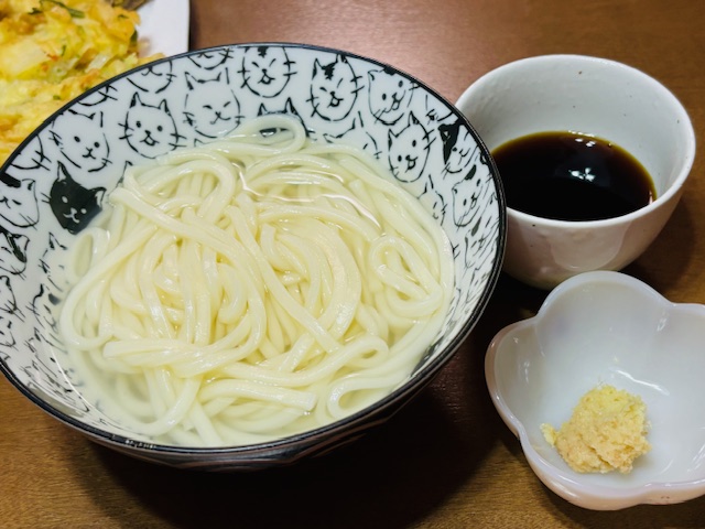 たっぷりの生姜で食べる釜揚げうどん